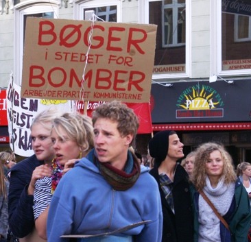 Bomber i stedet for bøger: Arbejderpartiet KOmmunisterne Odense 6.10.2009
